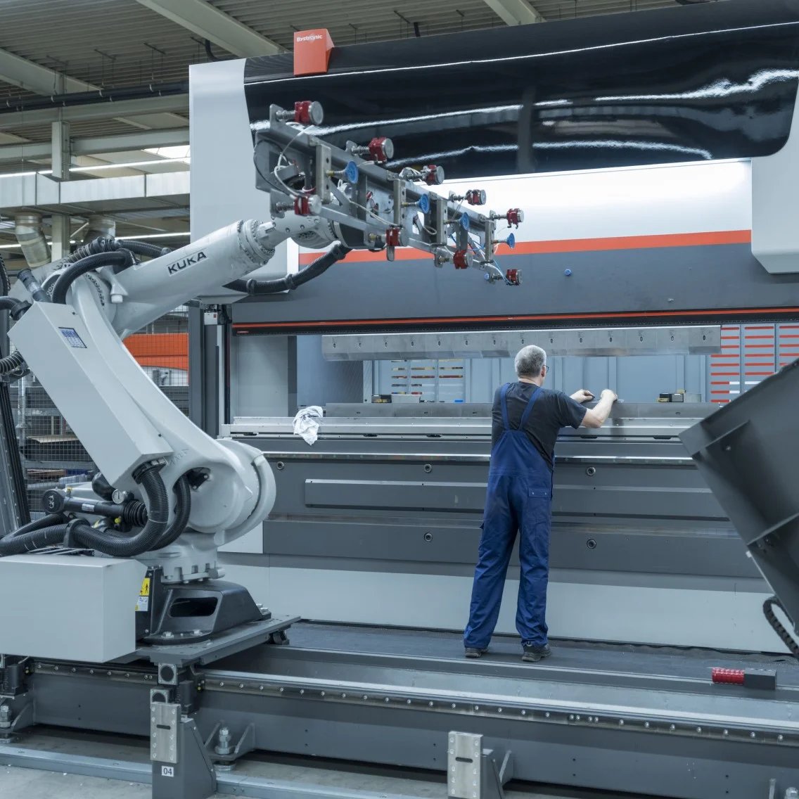 isah-lösung-shop-floor-control-roboter-arm