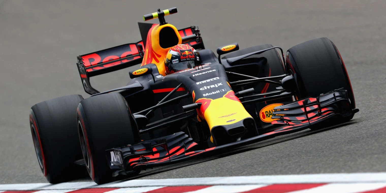 max-verstappen-in-formel-1-auto